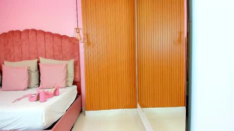 Isa online show from February 9, 1:14 pm