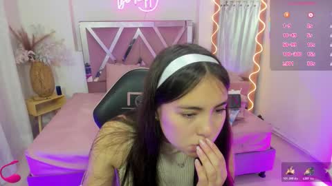 ISABELA  online show from November 18, 11:55 am