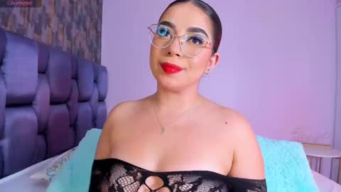 Isabela Angell  online show from September 19, 12:31 am