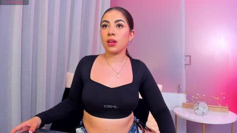 Isabela Angell  online show from December 23, 11:28 pm