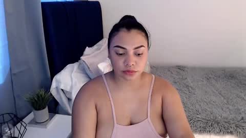 isabelateran online show from March 25, 6:55 pm