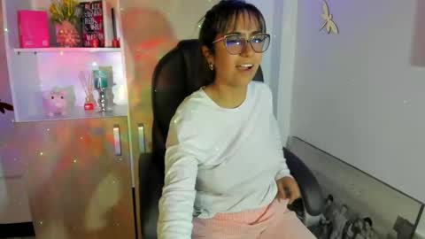 Isabella22 1 online show from February 20, 3:45 am