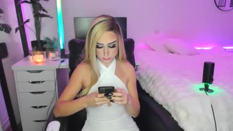 Isabella Baby online show from November 11, 3:20 pm