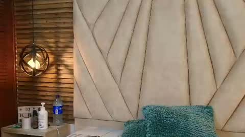 isabella_luxet online show from June 17, 1:01 pm