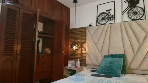 isabella_luxet online show from June 16, 12:28 pm
