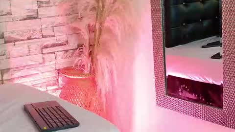 isabella_tayllor_ online show from March 7, 10:28 pm