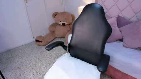 Isabella  online show from April 24, 3:09 am