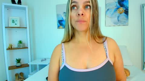 Isabella  online show from April 6, 1:12 pm