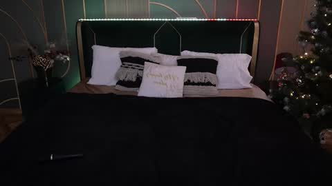 Isabelle online show from December 15, 10:26 pm