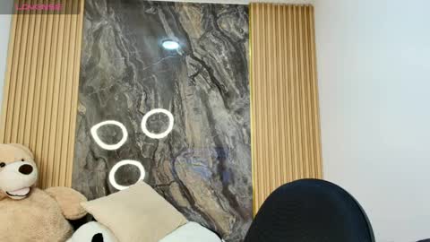 ISADORA online show from April 18, 11:45 am