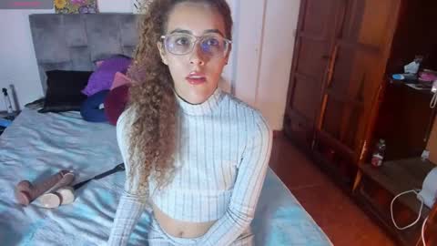 Isabela  online show from September 17, 5:05 am