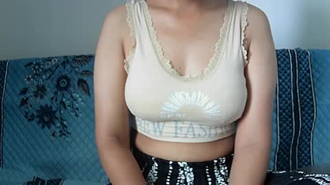 ishika_singh_ online show from June 26, 1:51 am