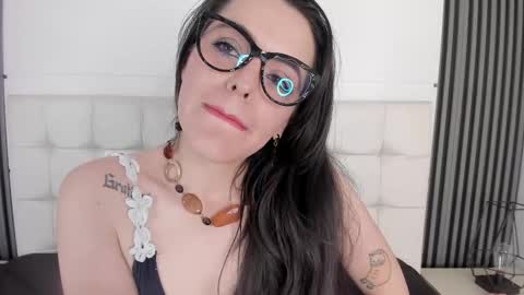 Isis Noir online show from November 7, 8:14 pm