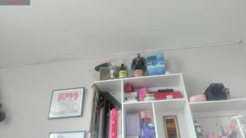 INSTAGRAM issabella18   TWITTER issa latin online show from January 8, 4:55 pm