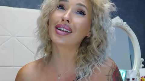 IssaSmyth online show from September 11, 7:53 am