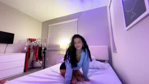 Mia  online show from December 21, 12:04 am