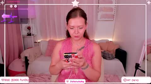 ItsNatashaRay online show from July 14, 6:01 pm