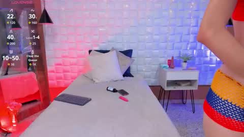 Itzel  online show from February 24, 2:05 pm