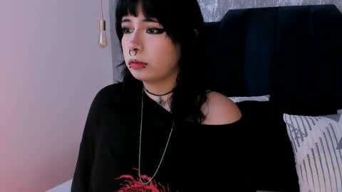 Ivi jones online show from May 2, 6:11 pm