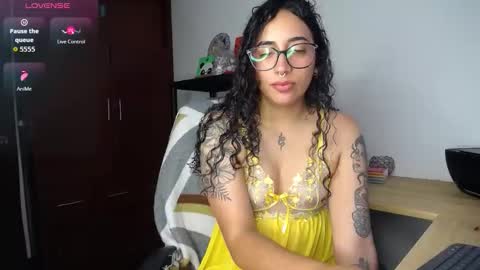ivonemoon online show from January 14, 1:49 pm