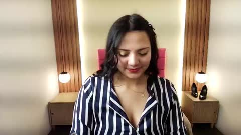 I V O N N E R O S S online show from February 6, 12:41 pm