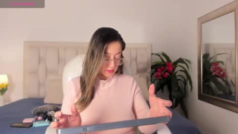 N A T H A L Y   online show from December 19, 5:54 am