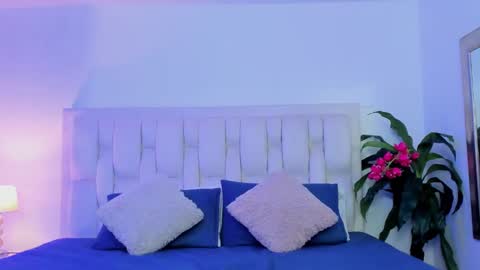 N A T H A L Y   online show from September 18, 2:48 pm