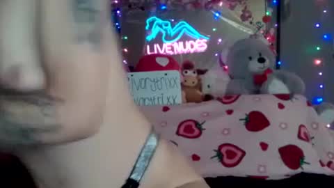 ivorytrixx online show from June 27, 2:01 am