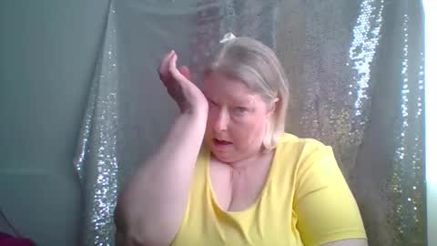 ivyjane3522 online show from May 18, 2:56 pm