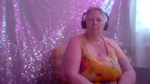 ivyjane3522 online show from April 30, 10:47 pm