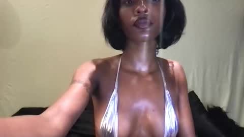 ivyskye_ online show from June 8, 12:28 am