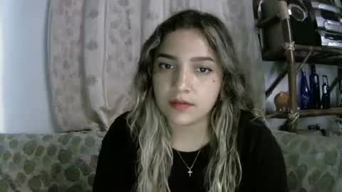 izzy_32 online show from April 6, 7:09 am