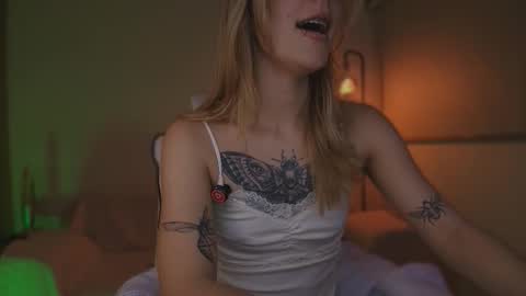 Linda Sofia help me get to 100 thumbs up online show from September 15, 4:32 am