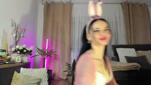 Jacqueline online show from April 5, 2:32 am