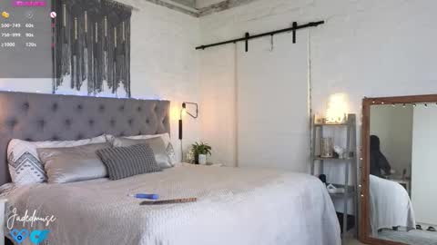 Jade online show from October 7, 10:19 am