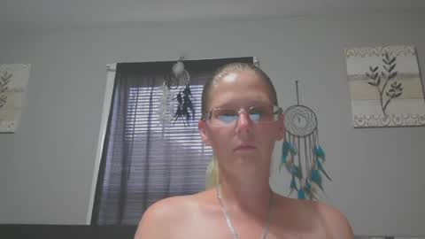 JadeLuv online show from June 12, 12:40 am
