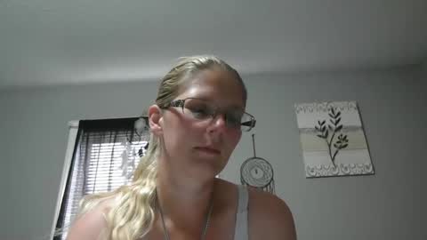 JadeLuv online show from April 4, 5:34 pm