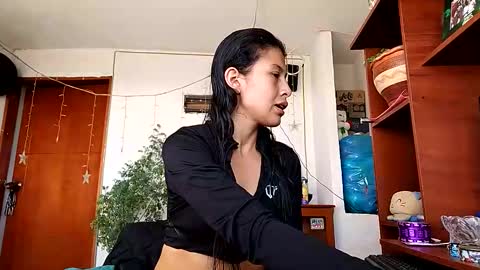 janariivera1 online show from January 17, 7:21 pm