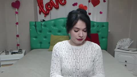 JasmineKouch online show from April 11, 7:45 am