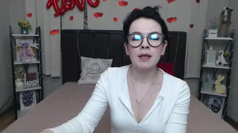 JasmineKouch online show from March 13, 7:20 am