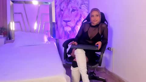 Jasminne online show from June 7, 1:18 pm