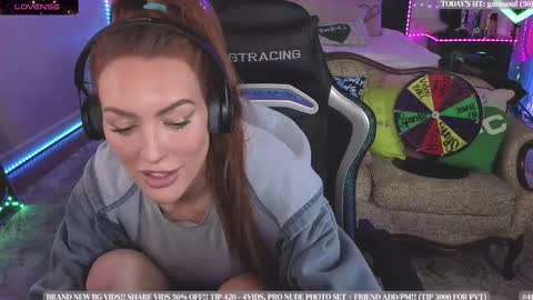 JennyBlighe online show from November 28, 4:32 pm