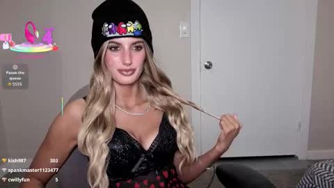 jazmyn6969 online show from January 8, 8:35 pm