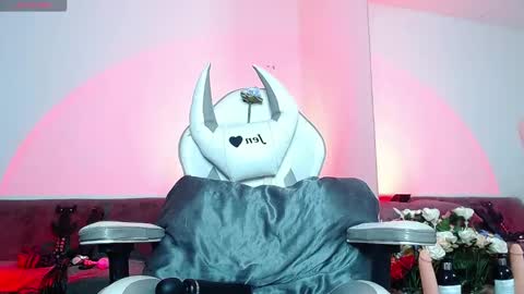 jen online show from October 10, 7:13 am