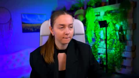 Jennifer online show from February 12, 11:12 am