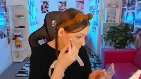 jenniferkiim online show from February 21, 8:59 am