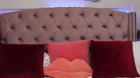 JenniferLovve online show from December 20, 6:28 am