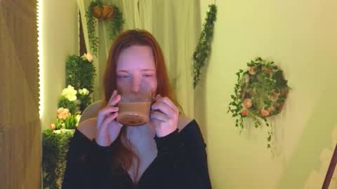 jennifernollan_ online show from February 10, 1:03 pm