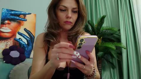 jenniferreys online show from February 9, 6:59 am