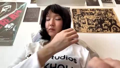 Emi online show from May 1, 8:39 am
